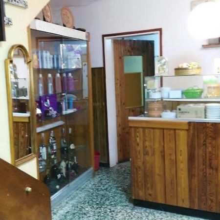 Hostal Creus Roses Exterior foto